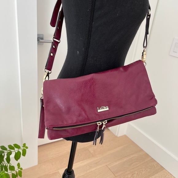 LA DIVA Burgundy Faux Leather Cross Body Bag Gold Hardware Converts to Clutch - Picture 3 of 16